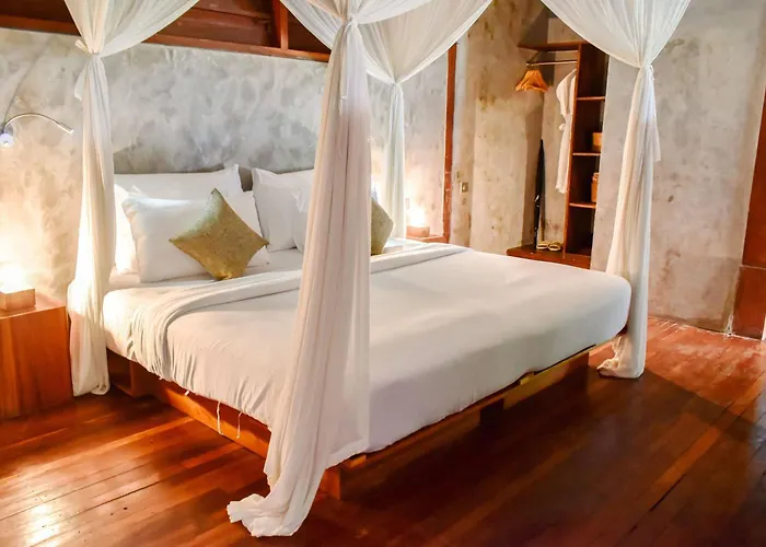 Hotel Zin Berawa &